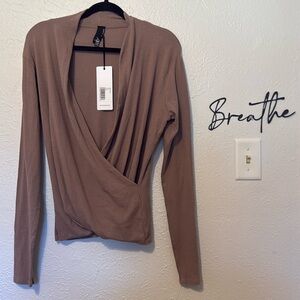 Bono Los Angeles long sleeve crossover v-neck sweater size large NWT